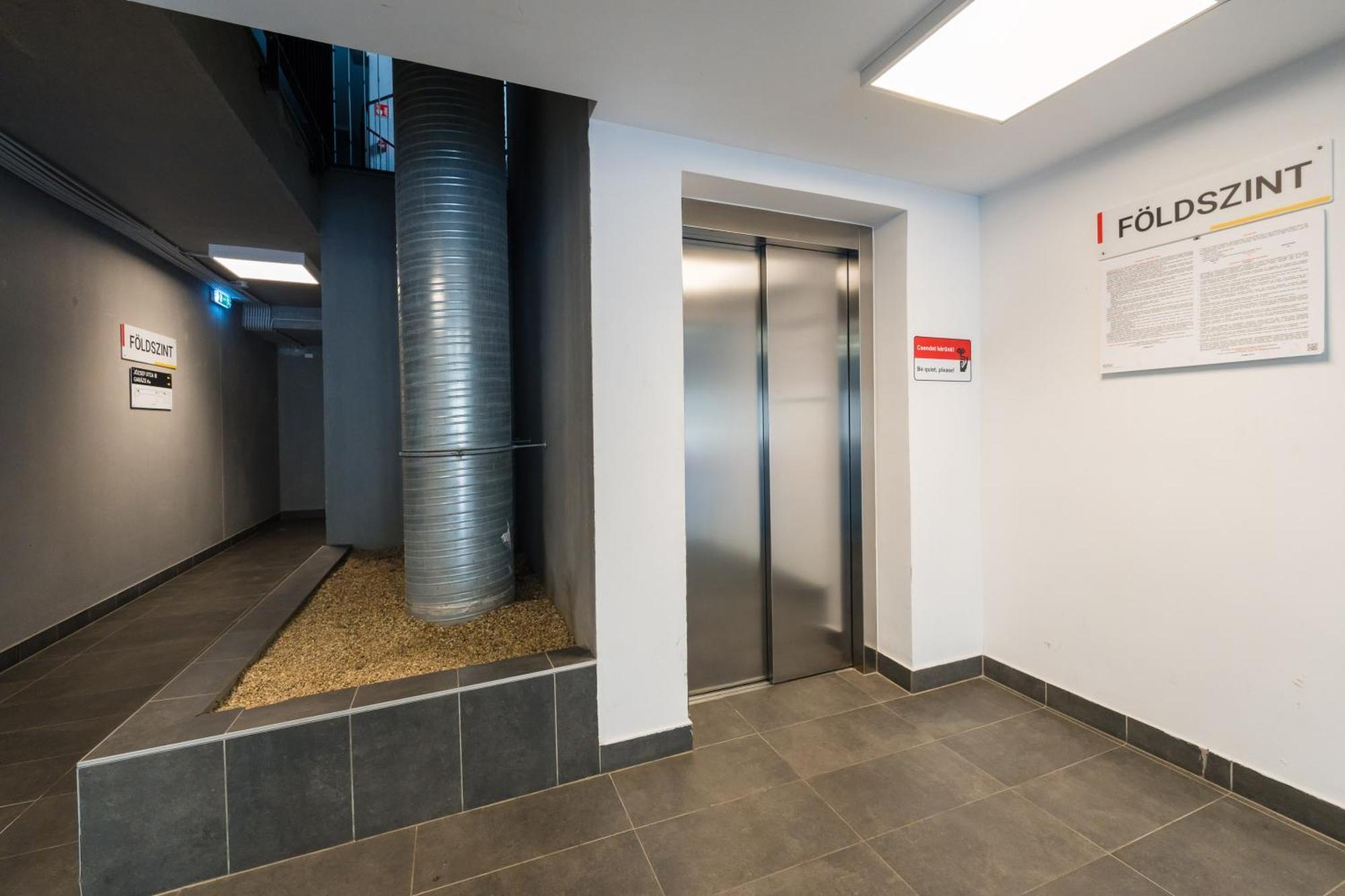 New Blue Danube Apartment With Balcony And Parking Budapest Eksteriør billede